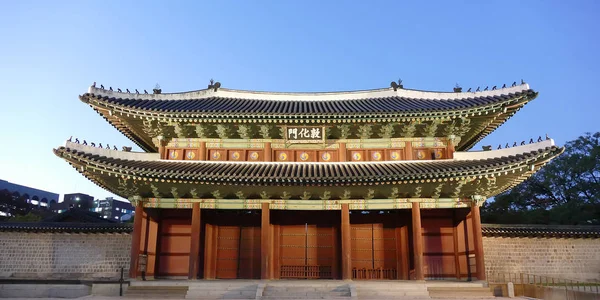 Schöne und alte Architektur im Changdeokgung-Palast in Seoul — Stockfoto