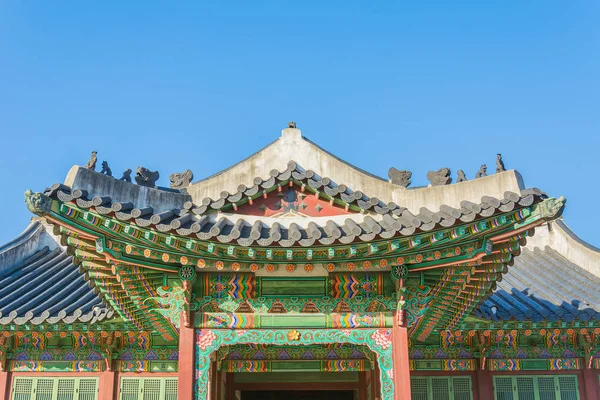 Schöne und alte Architektur im Changdeokgung-Palast in Seoul — Stockfoto