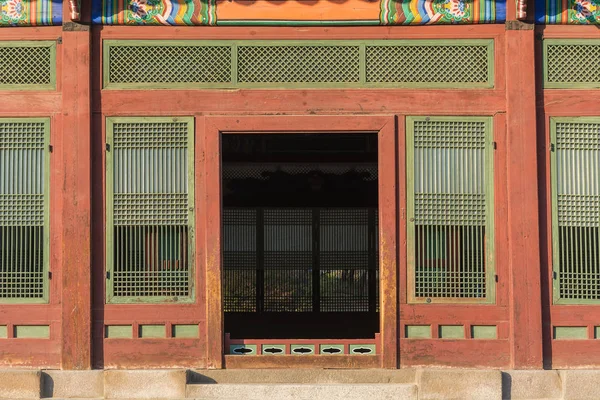 Schöne architektur im deoksugung palast in seoul city, kore — Stockfoto