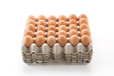 Beyaz arka plan üzerinde tavuk yumurta