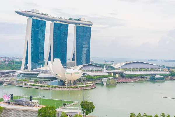 Singapur - 18. července 2015: Artscience muzeum je jedním z attra — Stock fotografie