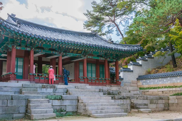 Smuk og gammel arkitektur i Changdeokgung Palace i Seoul - Stock-foto