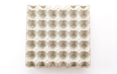 Beyaz arkaplandaki panel yumurtaları