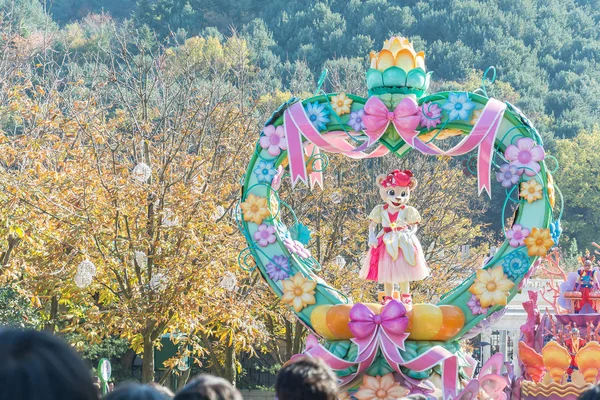 Südkorea - 31. Oktober: Tänzer in bunten Kostümen nehmen teil — Stockfoto