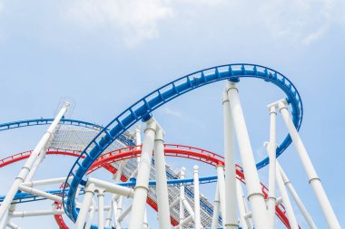 Singapur - 20 Temmuz 2015: Roller coaster Universal Studios Si