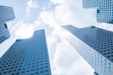 Singapur - mavi whitebalance işleme binasında gökdelen 