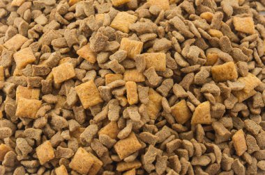 Beyaz arka planda evcil hayvan yiyeceği