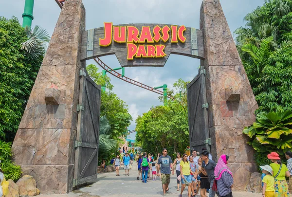 Szingapúr - július 20: Jurassic Park téma a Universal Studios-Si — Stock Fotó