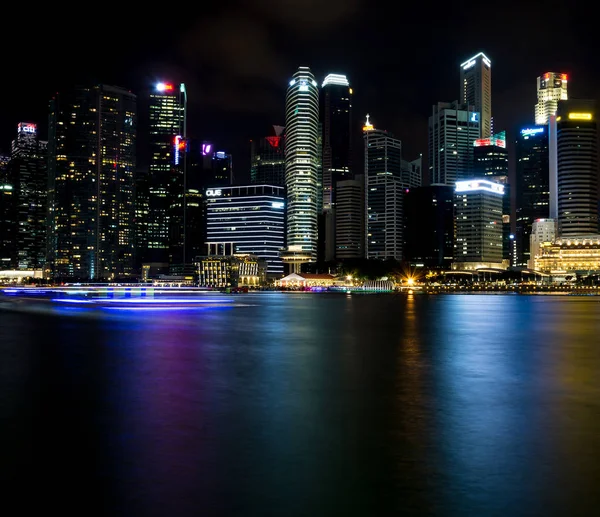 SINGAPORE, SINGAPORE - 19 JULY 2015: Pemandangan pusat kota Singapura — Stok Foto