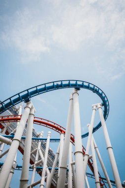 Singapur - 20 Temmuz 2015: Roller coaster Universal Studios Si