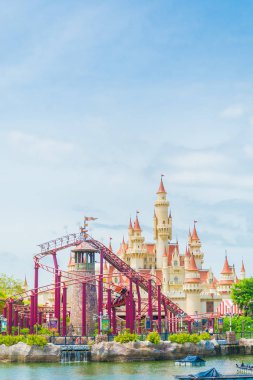 Singapur-Temmuz 20 2015: güzel kale ve roller coaster U '