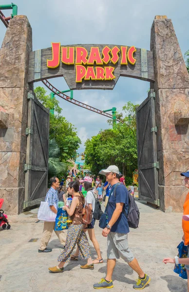 Szingapúr - július 20: Jurassic Park téma a Universal Studios-Si — Stock Fotó