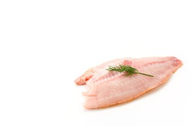beyaz arkaplanda tilapia ham