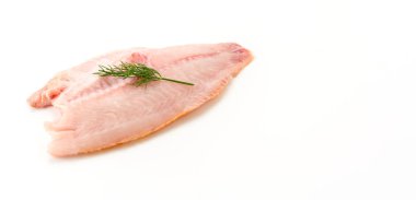 beyaz arkaplanda tilapia ham