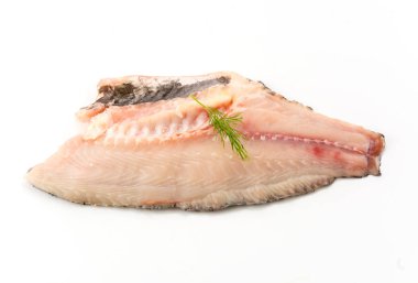 beyaz arkaplanda tilapia ham
