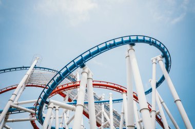 Singapur - 20 Temmuz 2015: Roller coaster Universal Studios Si