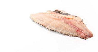 beyaz arkaplanda tilapia ham