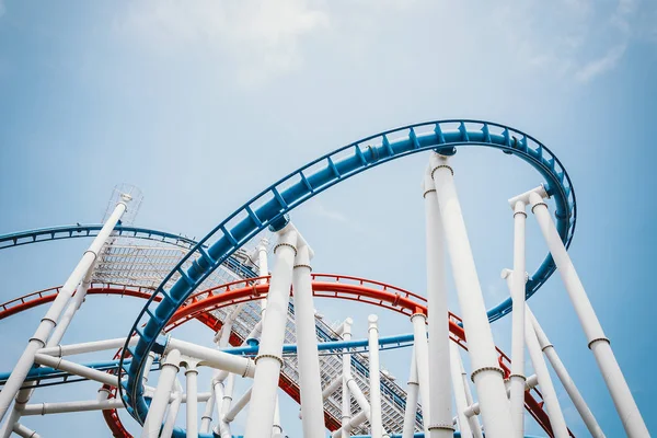 SINGAPOUR - 20 JUILLET 2015 : Roller coaster dans Universal Studios Si — Photo