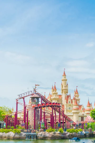 SINGAPORE-July 20 2015: beautiful castle and roller coaster in U — Stock Photo, Image