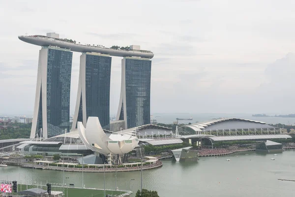 Singapur - 18. července 2015: Artscience muzeum je jedním z attra — Stock fotografie