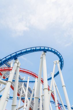 Singapur - 20 Temmuz 2015: Roller coaster Universal Studios Si