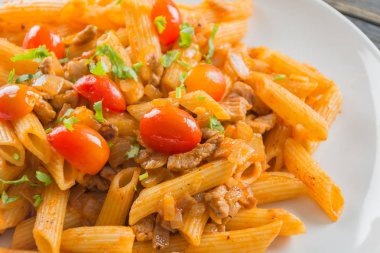 Domates soslu makarna.