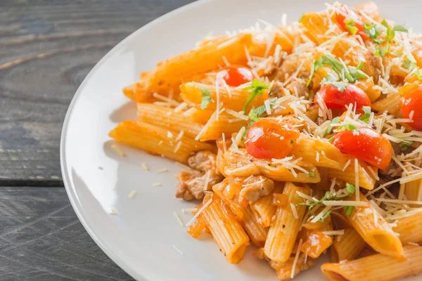 Domates soslu makarna.