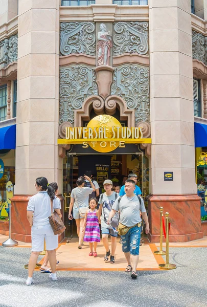 Szingapúr - július 20-án: A turisták és a téma park látogatói bevétel-kép — Stock Fotó