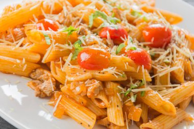 Domates soslu makarna.