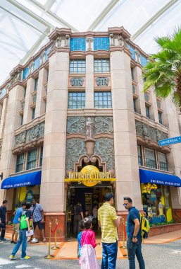 Singapur - 20 Temmuz: Turist ve pic alarak Tema parkı ziyaret edenler