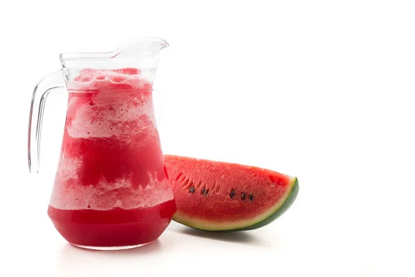 Vattenmelon smoothie på vit bakgrund — Stockfoto