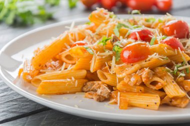 Domates soslu makarna.