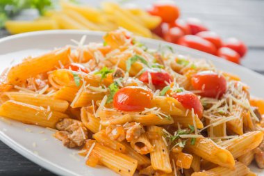 Domates soslu makarna.