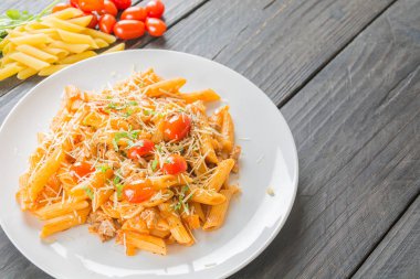 Domates soslu makarna.