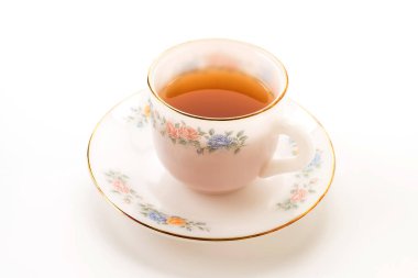 Beyaz arkaplanda çay fincanı