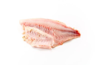 beyaz arkaplanda tilapia ham