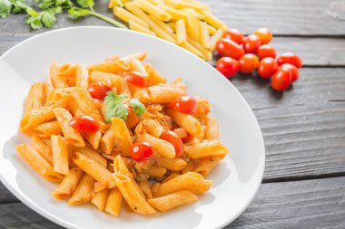 Domates soslu makarna.