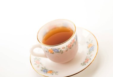 Beyaz arkaplanda çay fincanı