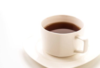 Beyaz arkaplanda çay fincanı