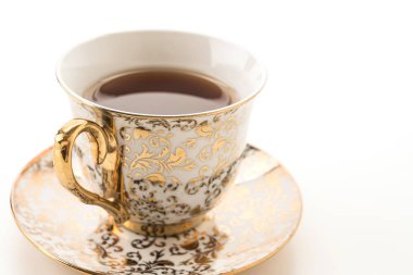 Beyaz arkaplanda çay fincanı