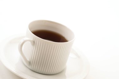 Beyaz arkaplanda çay fincanı