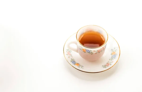 Tazza di tè su sfondo bianco — Foto Stock