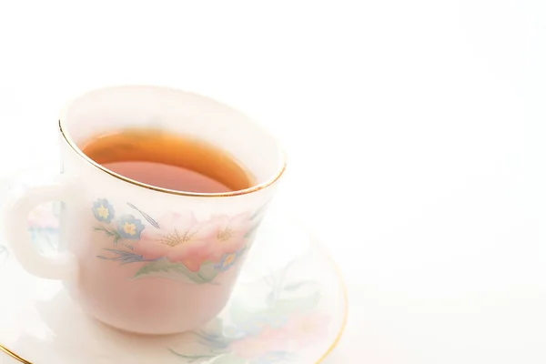 Beyaz arkaplanda çay fincanı — Stok fotoğraf
