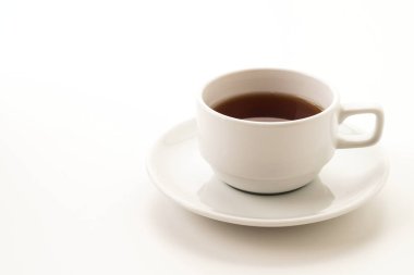 Beyaz arkaplanda çay fincanı