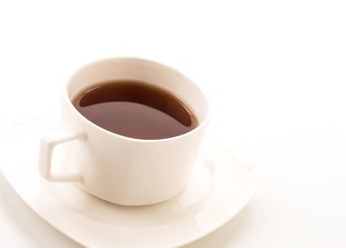 Beyaz arkaplanda çay fincanı