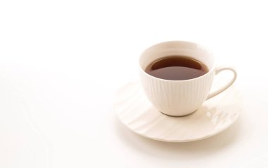 Beyaz arkaplanda çay fincanı