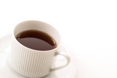 Beyaz arkaplanda çay fincanı