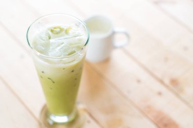 buzlu matcha latte