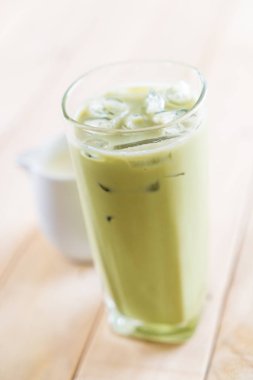 buzlu matcha latte