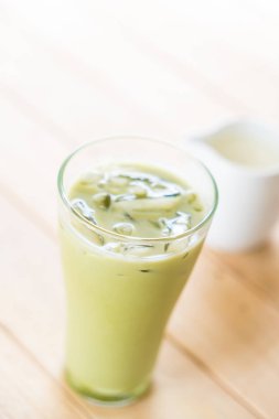 buzlu matcha latte